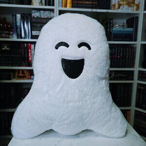 MICHAELS 16" x 17" White Ghost-Shaped Throw Pillow